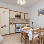 Vin Apartman *
